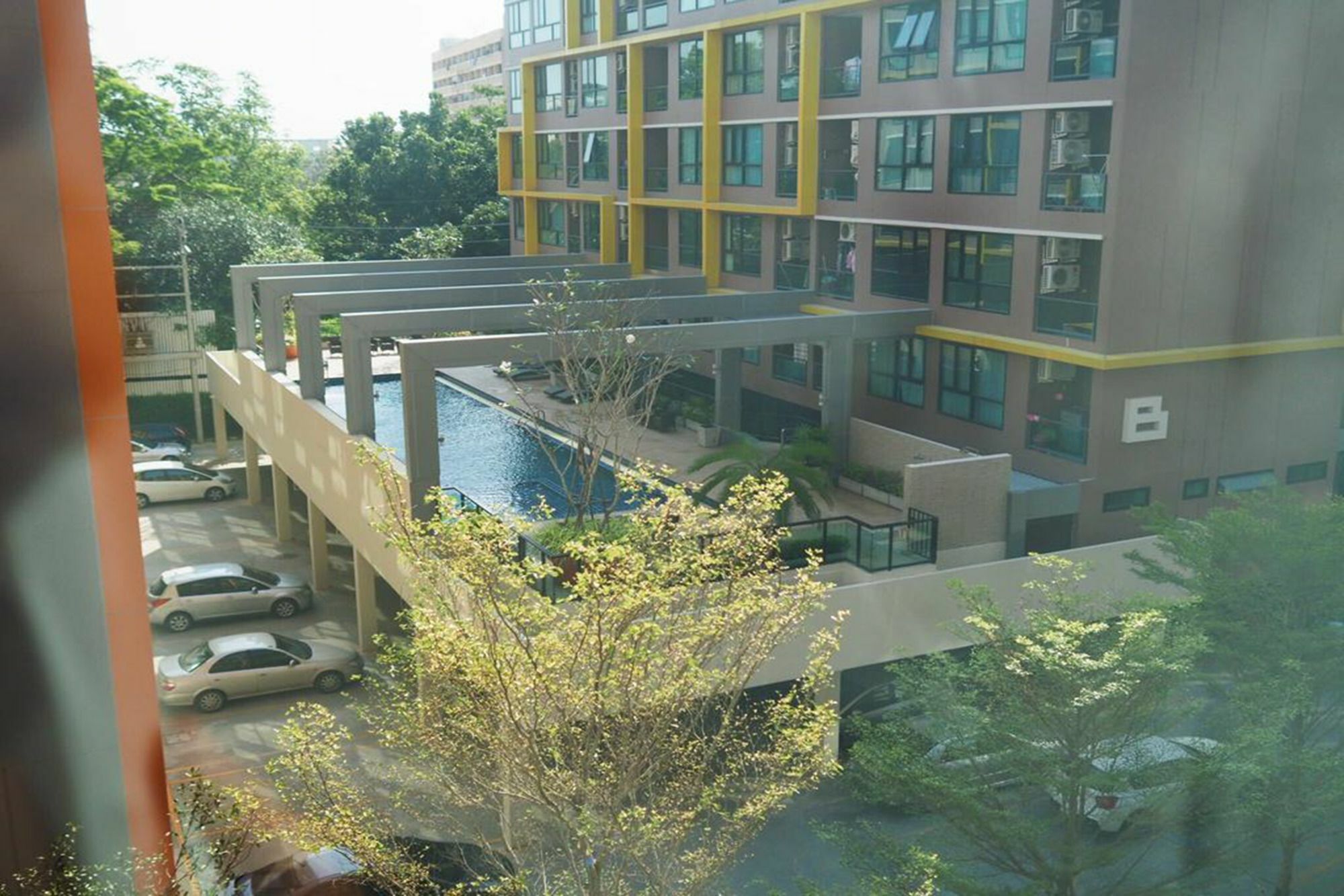 Khách sạn Bright And Cozy Place Near Dmk Airport 3*